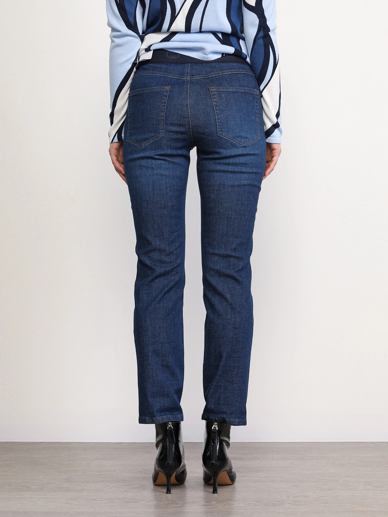 Джинсы темно-синего цвета из смесового хлопка